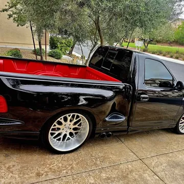 2004 Ford Lightning SVT