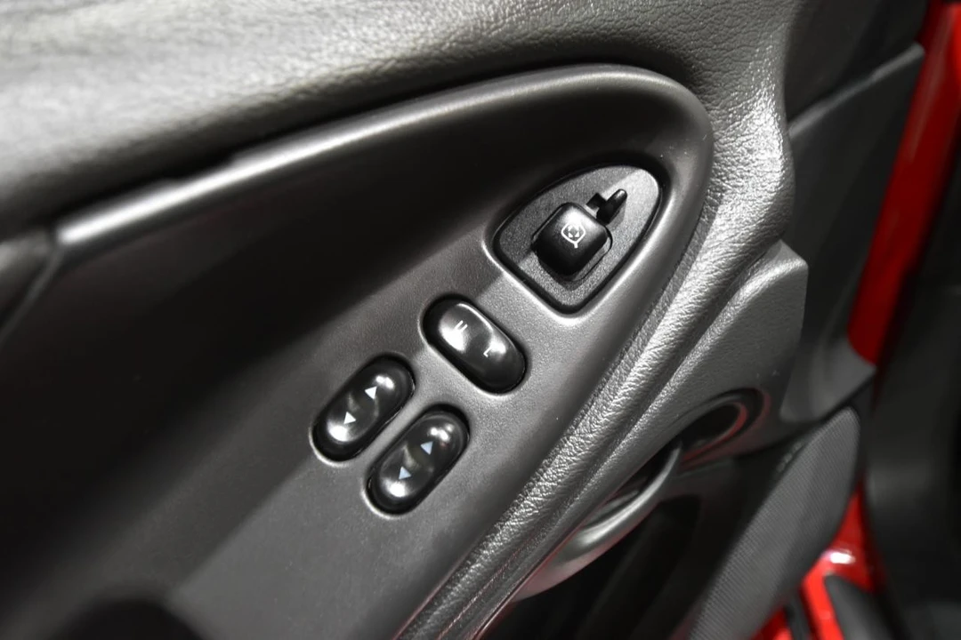 2004 Ford SN95 Mustang - Image 14 of 31