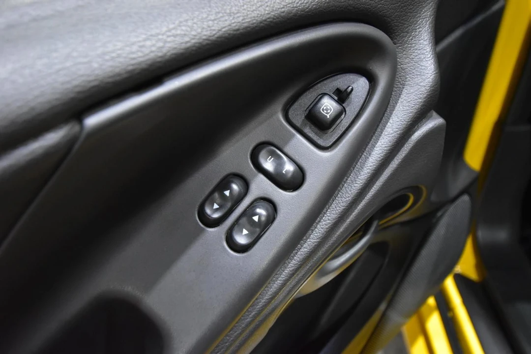 2004 Ford SN95 Mustang - Image 18 of 31