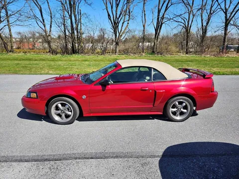 2004 Ford Mustang Convertible 2D