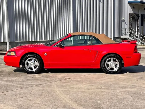 2004 Ford Mustang Convertible 2D