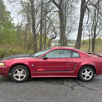 2004 Ford Mustang Coupe