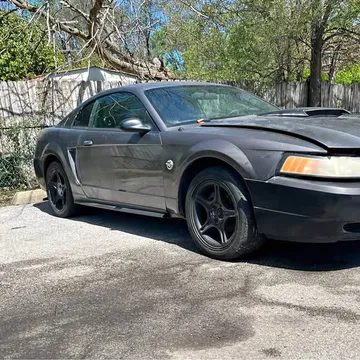 2004 Ford Mustang Coupe
