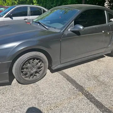 2004 Ford Mustang Coupe