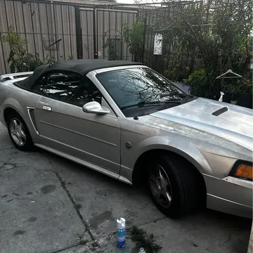 2004 Ford Mustang Deluxe