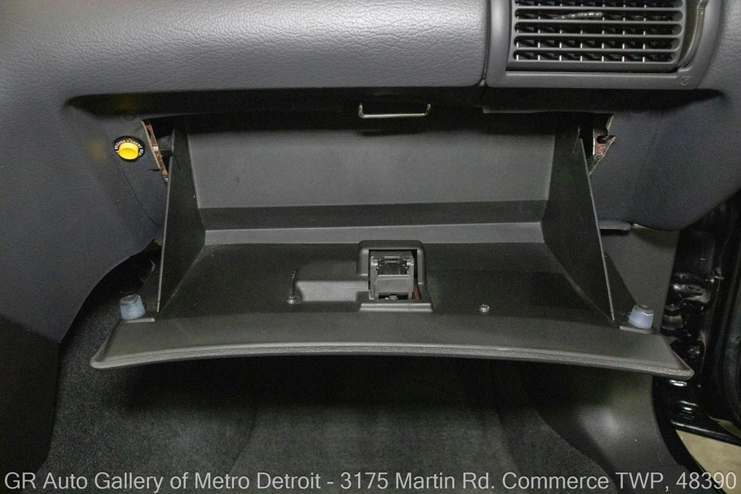 2004 Ford SN95 Mustang - Image 14 of 31