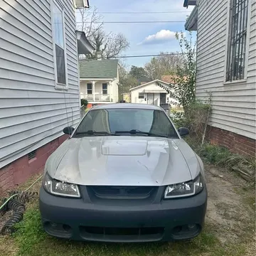 2004 Ford Mustang V6 Coupe 2D