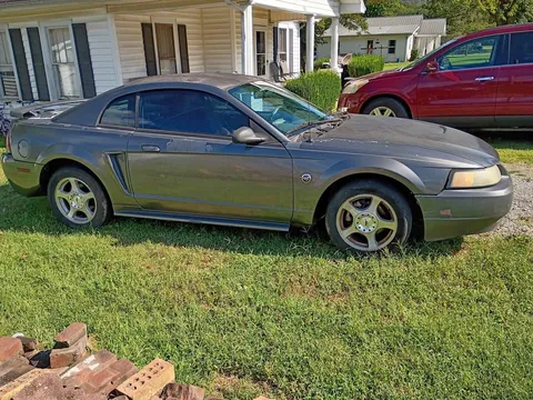 2004 Ford Mustang V6 Coupe 2D