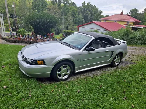 2004 Ford Mustang V6 Premium Convertible 2D