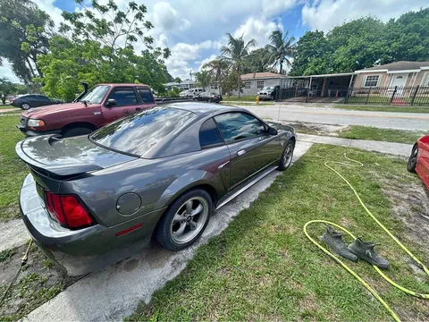 2004 Ford Mustang V6 Premium Coupe 2D