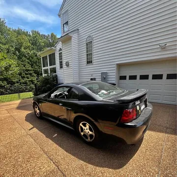 2004 Ford Mustang V6 Premium Coupe