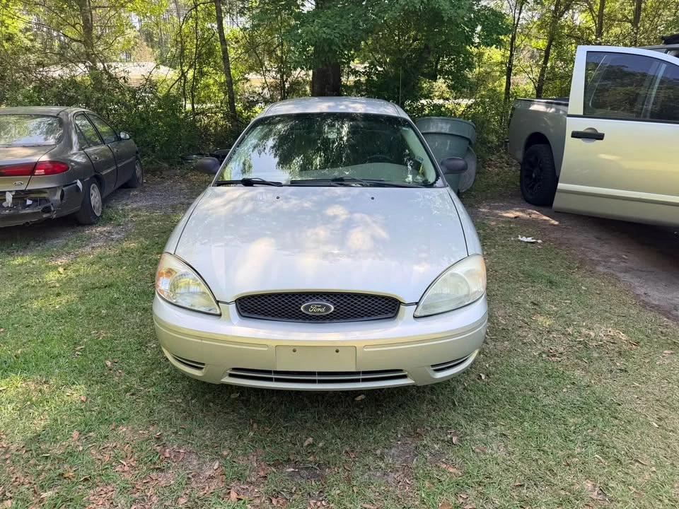 2004 Ford Taurus 4th Gen - Image 4 of 8