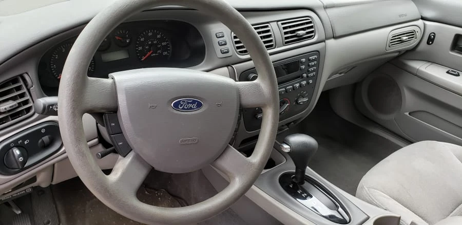 2004 Ford Taurus 4th Gen - Image 4 of 12
