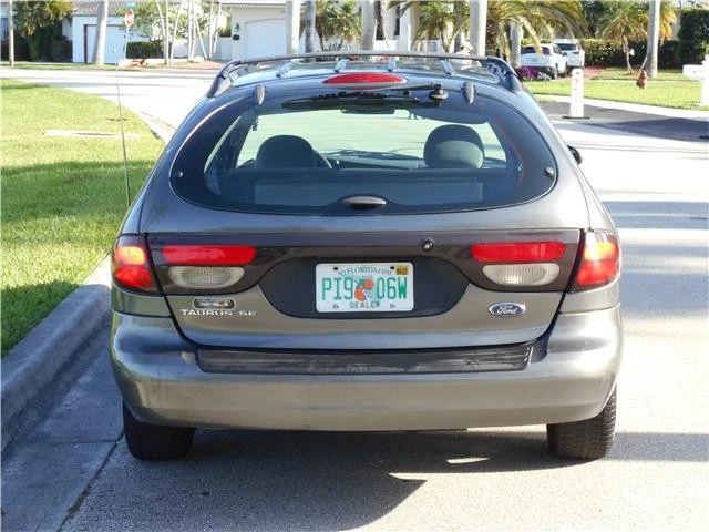 2004 Ford Taurus 3rd Gen - Image 10 of 12