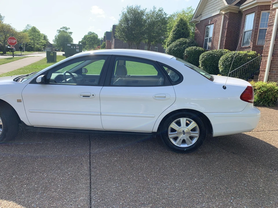 2004 Ford Taurus 4th Gen - Image 15 of 31
