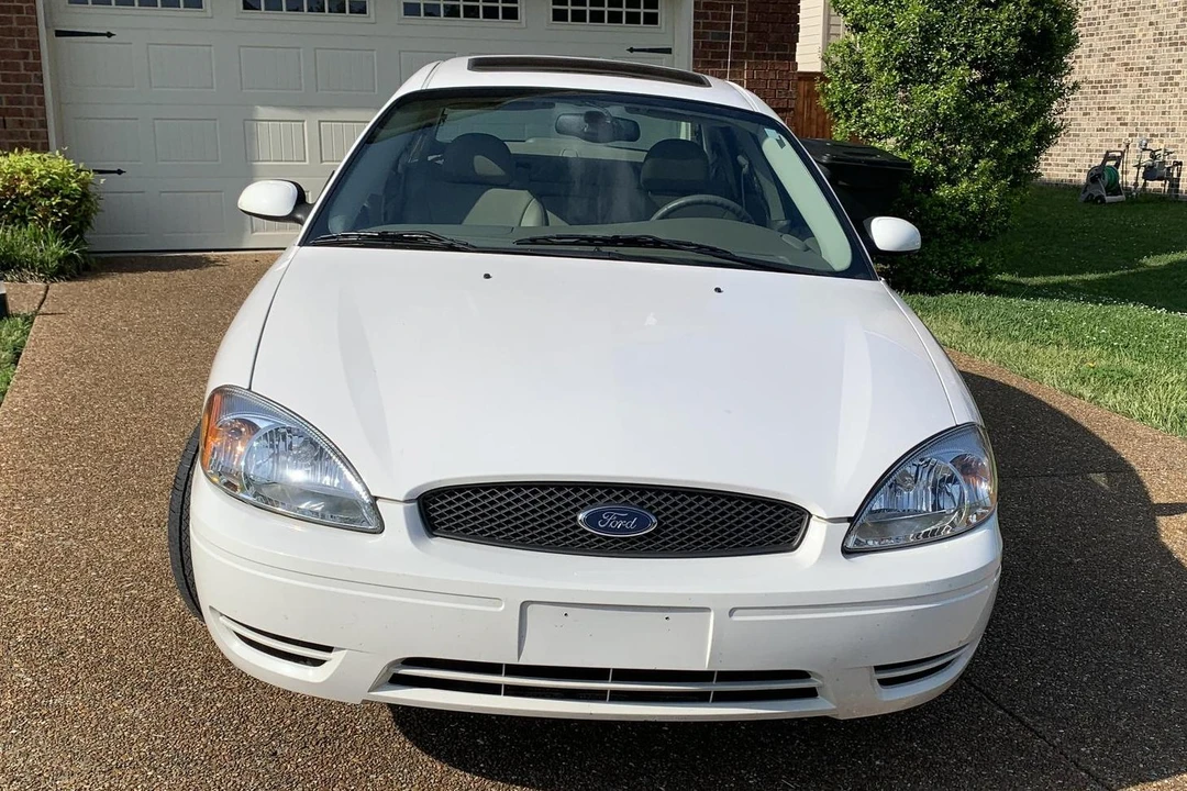 2004 Ford Taurus 4th Gen - Image 2 of 31