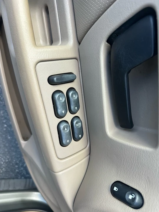 2004 Ford Taurus 4th Gen - Image 15 of 20