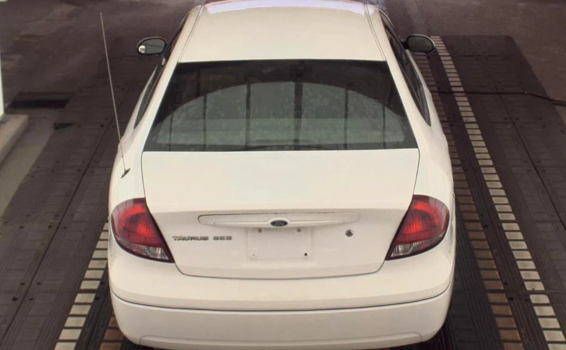2004 Ford Taurus 4th Gen - Image 5 of 13