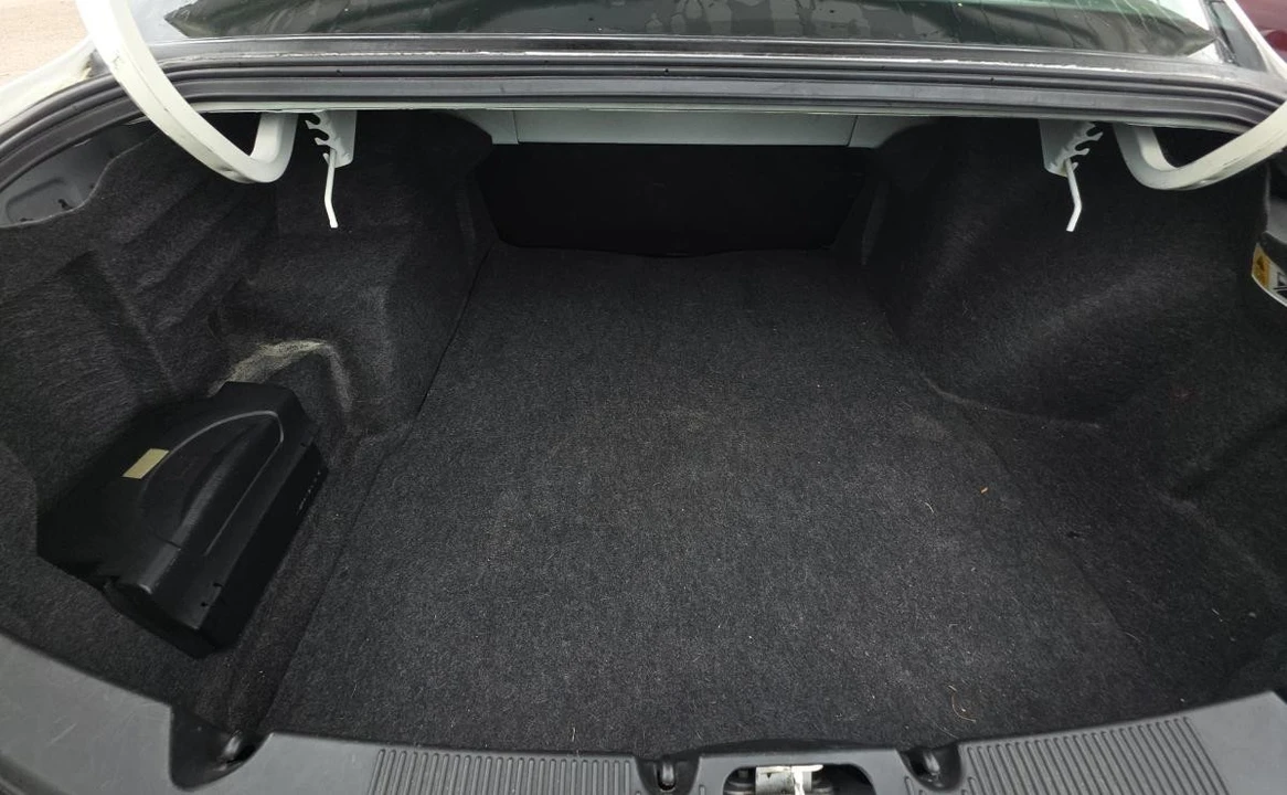 2004 Ford Taurus 4th Gen - Image 13 of 13