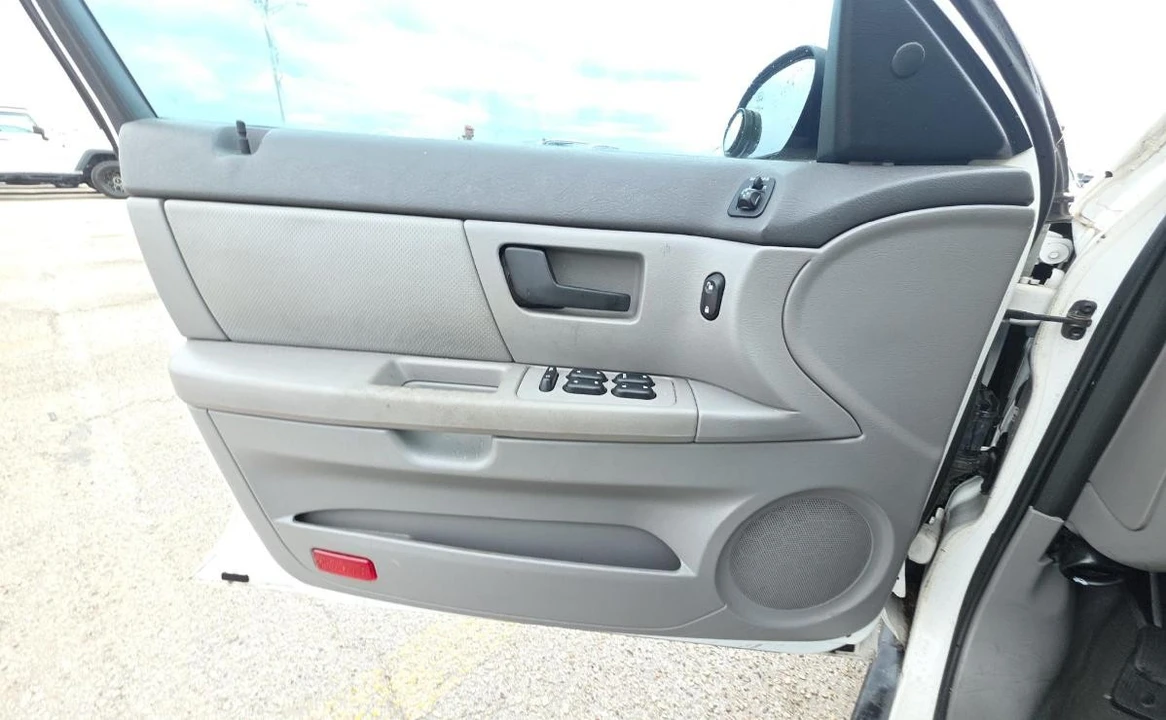 2004 Ford Taurus 4th Gen - Image 9 of 13