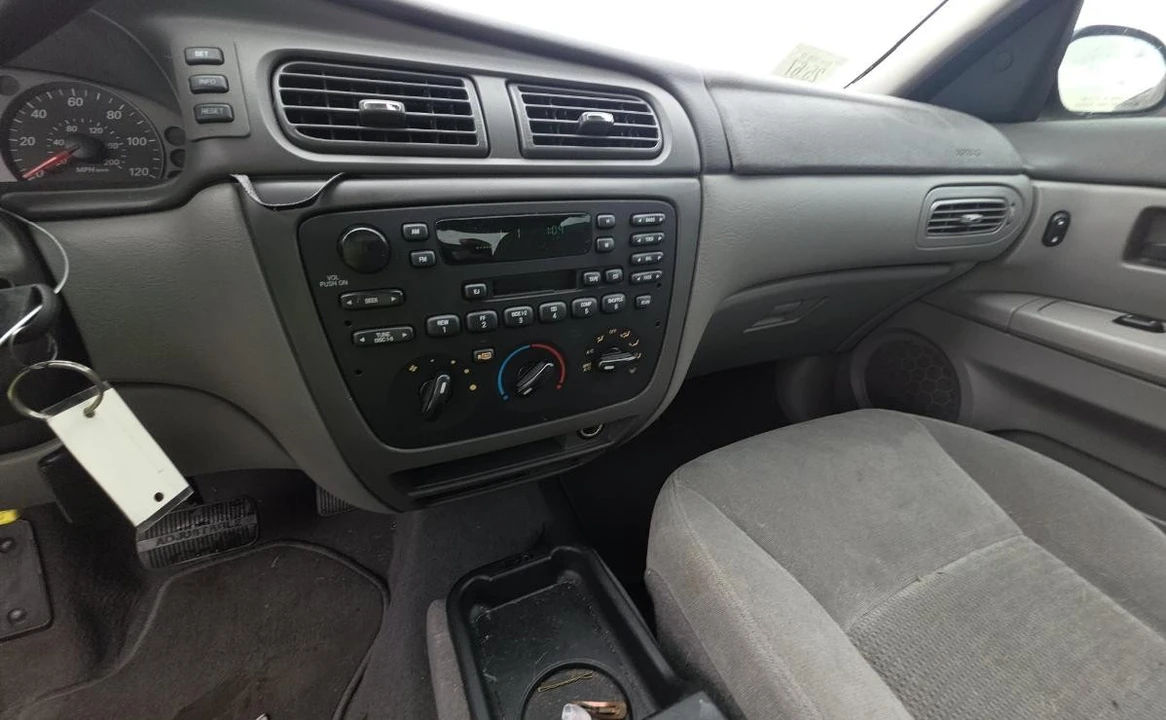 2004 Ford Taurus 4th Gen - Image 11 of 13