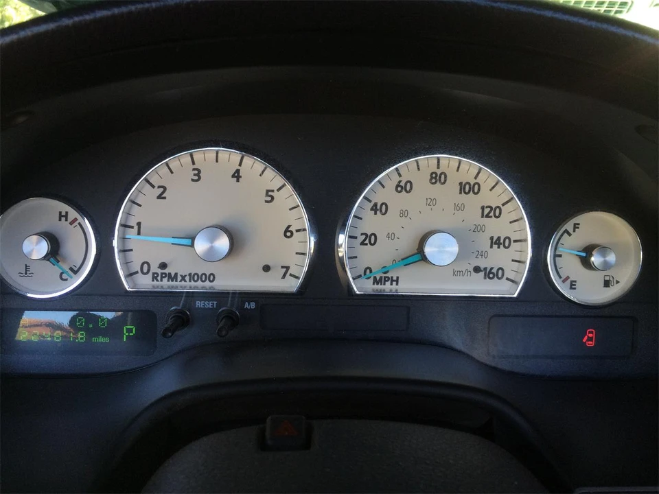 2004 Ford Thunderbird 11th Gen - Image 14 of 15