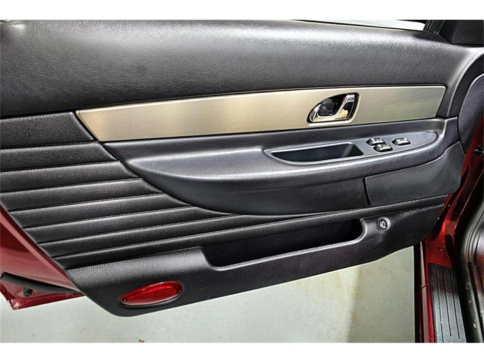 2004 Ford Thunderbird 11th Gen - Image 21 of 31