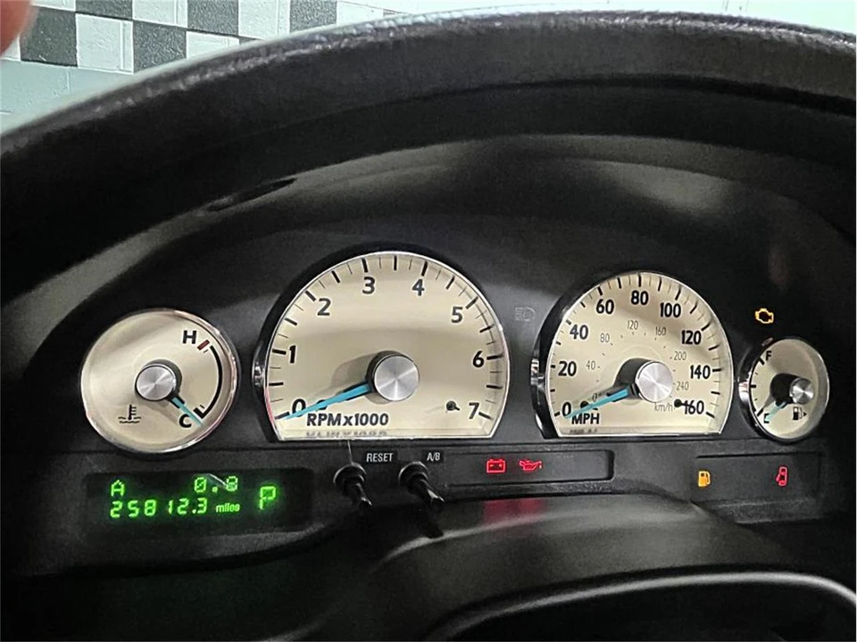 2004 Ford Thunderbird 11th Gen - Image 23 of 31