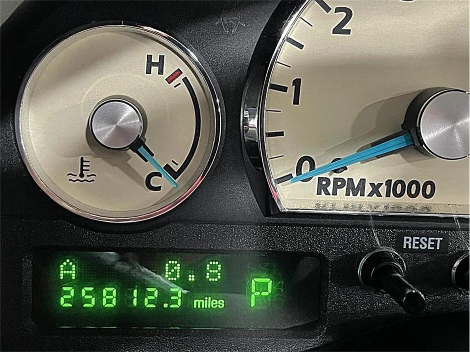 2004 Ford Thunderbird 11th Gen - Image 24 of 31