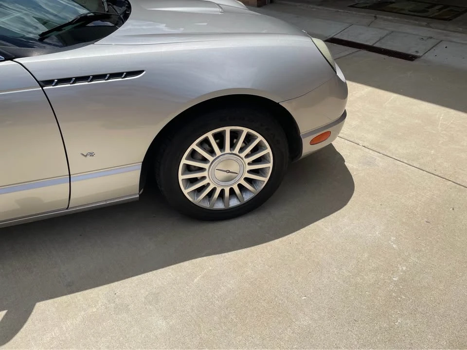 2004 Ford Thunderbird 11th Gen - Image 16 of 20