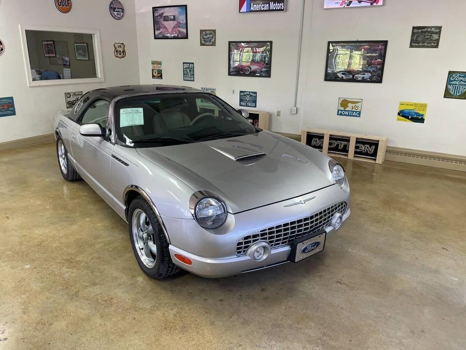 2004 Ford Thunderbird 11th Gen - Image 2 of 31