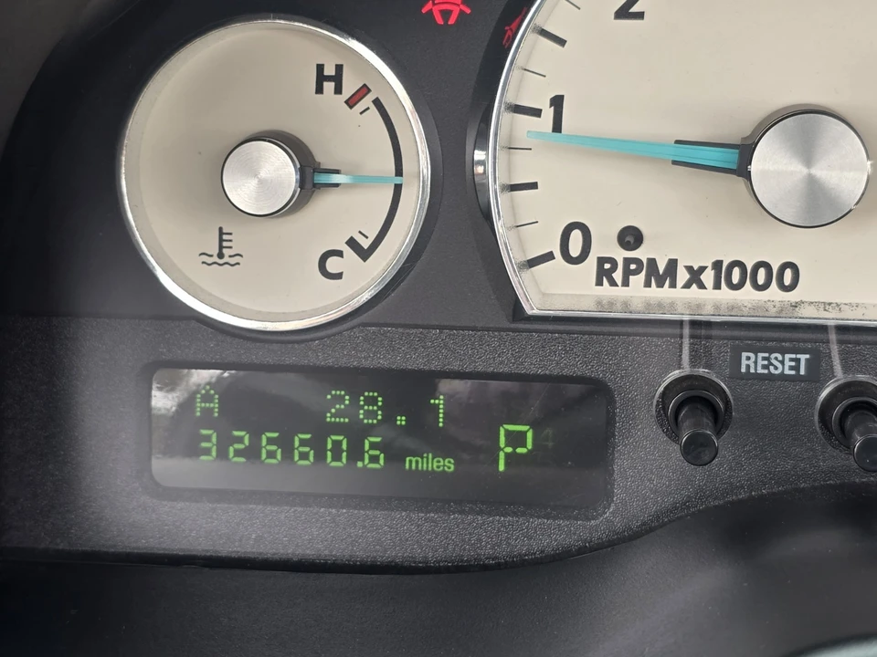 2004 Ford Thunderbird 11th Gen - Image 16 of 21