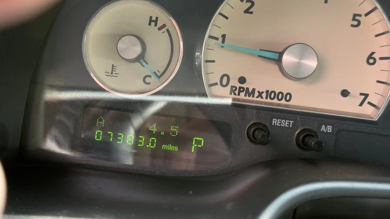 2004 Ford Thunderbird 11th Gen - Image 14 of 15
