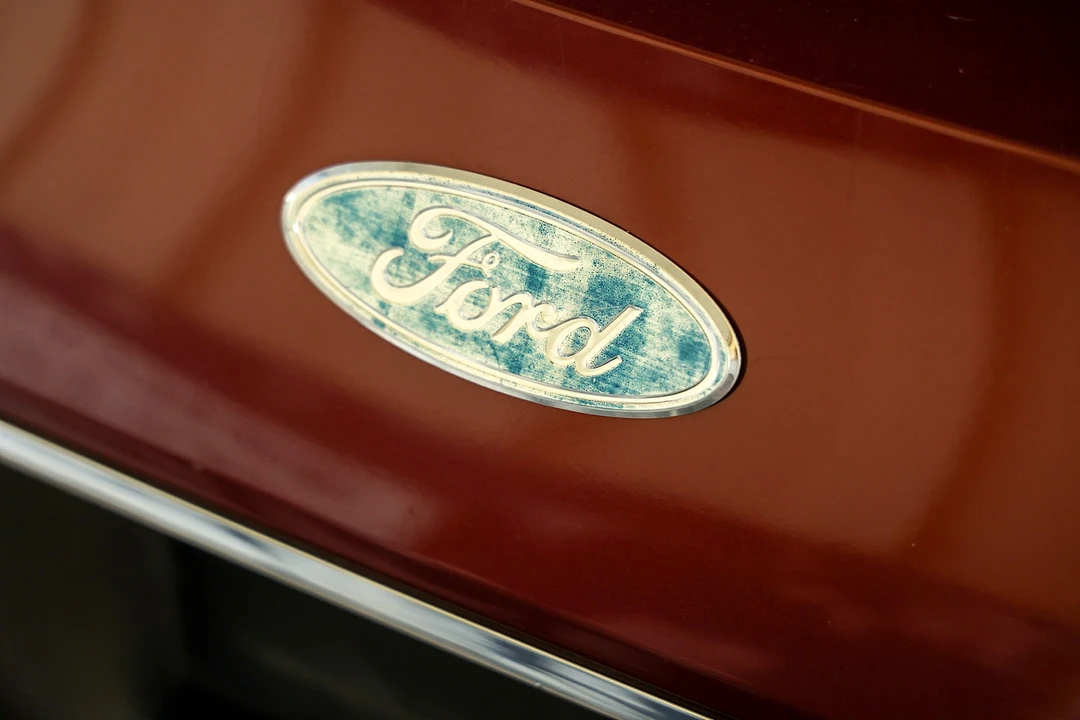 2004 Ford Thunderbird 11th Gen - Image 15 of 31