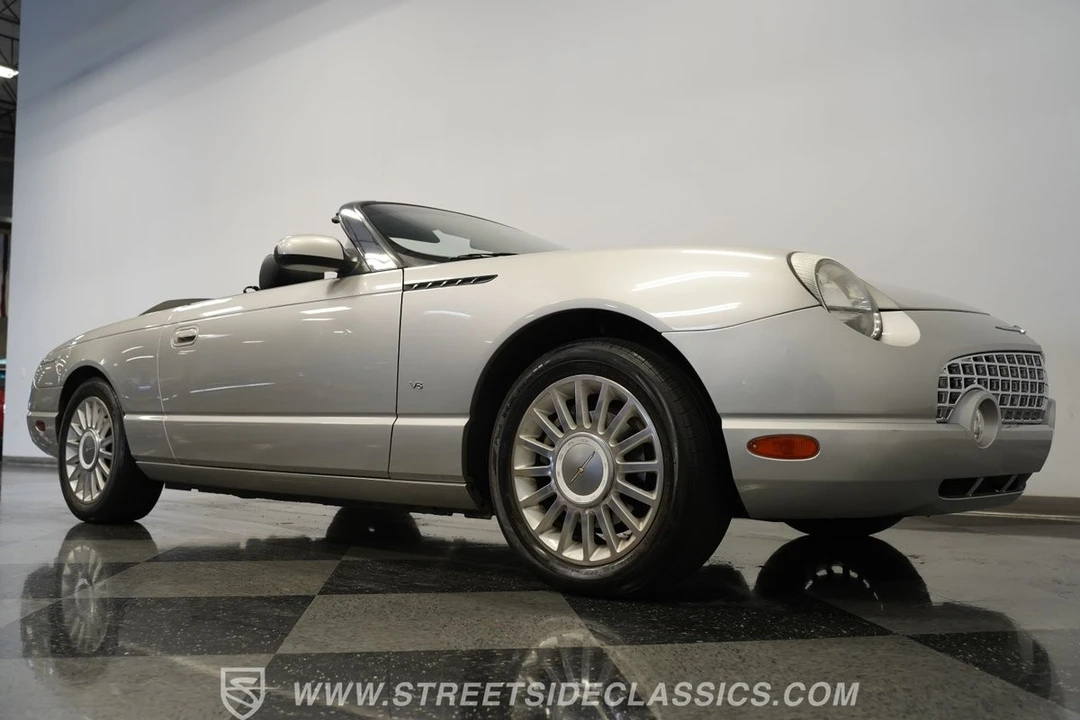 2004 Ford Thunderbird 11th Gen - Image 24 of 31