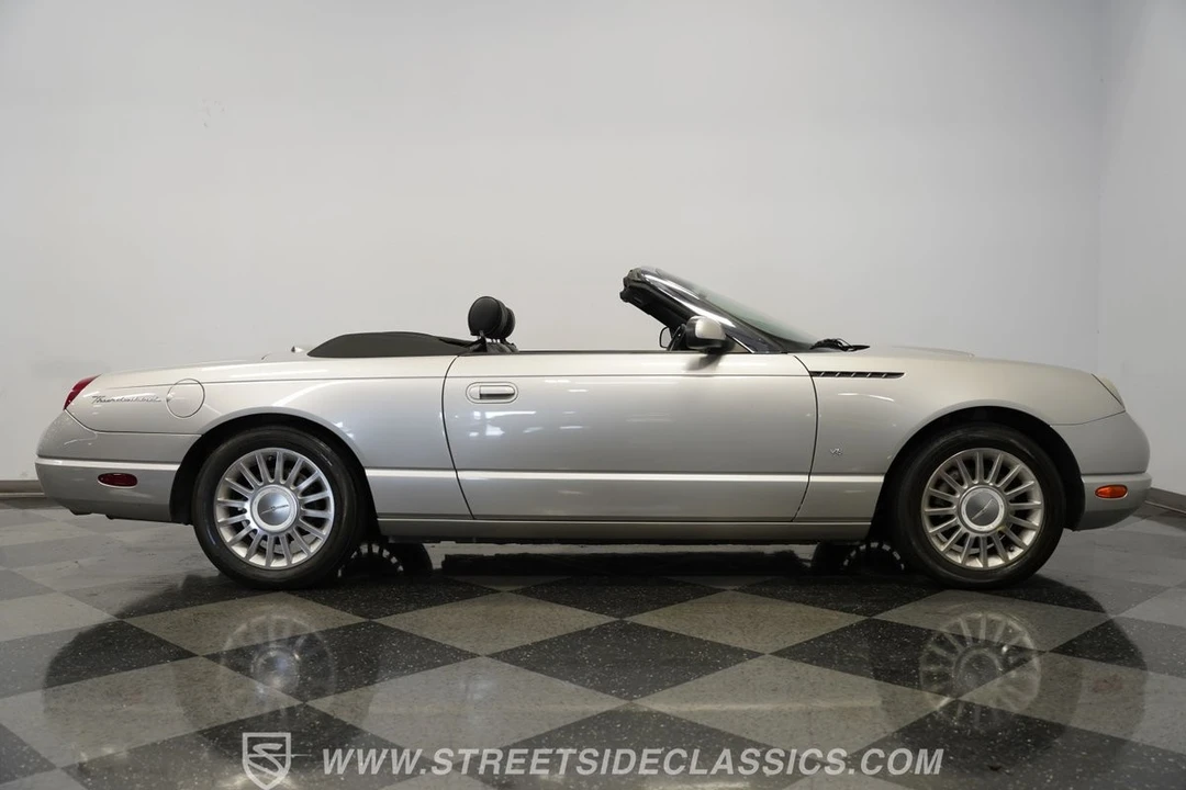 2004 Ford Thunderbird 11th Gen - Image 22 of 31