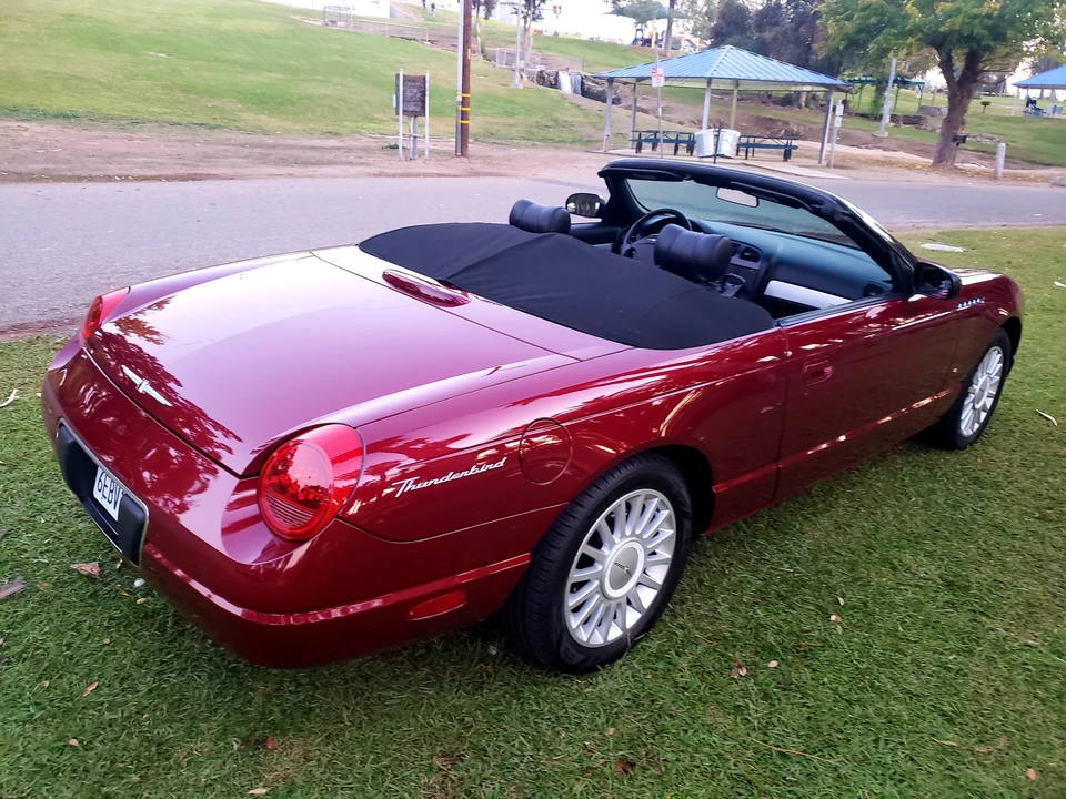 2004 Ford Thunderbird 11th Gen - Image 26 of 31