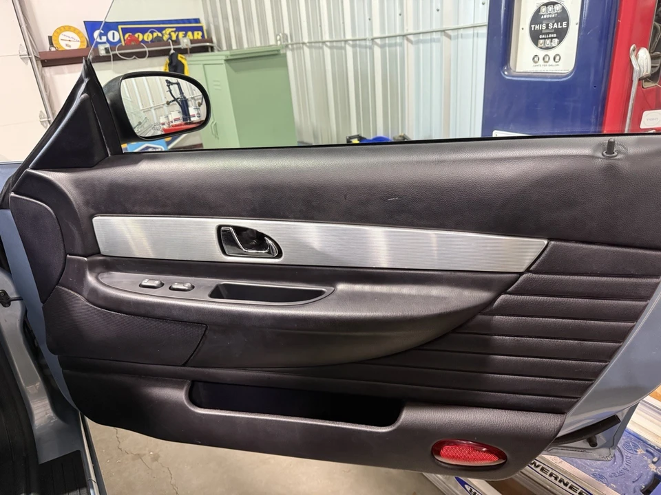2004 Ford Thunderbird 11th Gen - Image 10 of 13