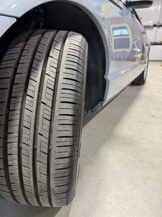 2004 Ford Thunderbird 11th Gen - Image 7 of 13