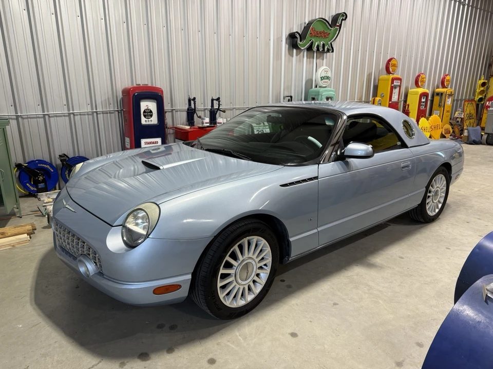 2004 Ford Thunderbird 11th Gen - Image 2 of 13