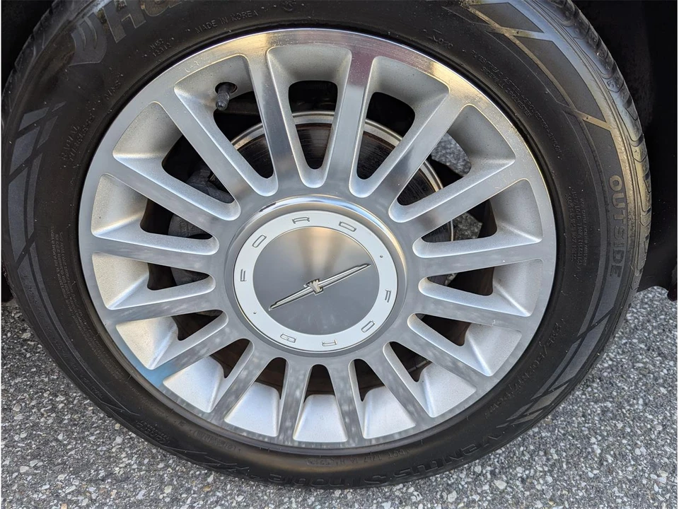 2004 Ford Thunderbird 11th Gen - Image 18 of 31