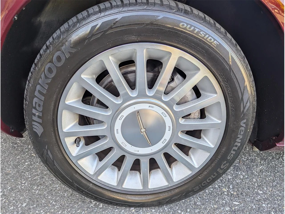 2004 Ford Thunderbird 11th Gen - Image 19 of 31