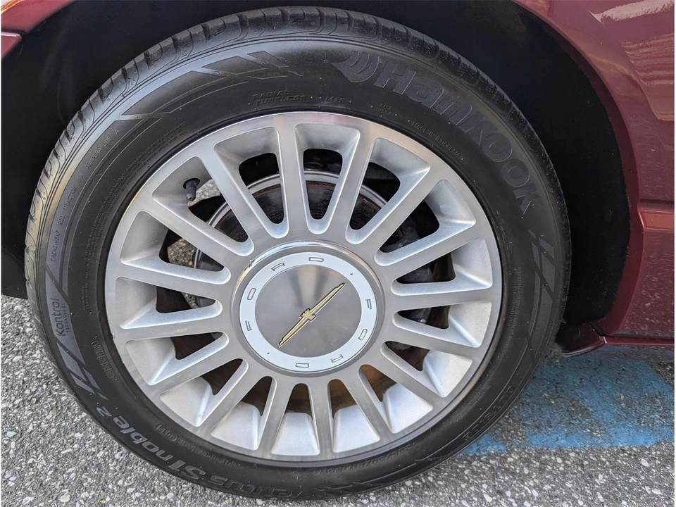2004 Ford Thunderbird 11th Gen - Image 21 of 31