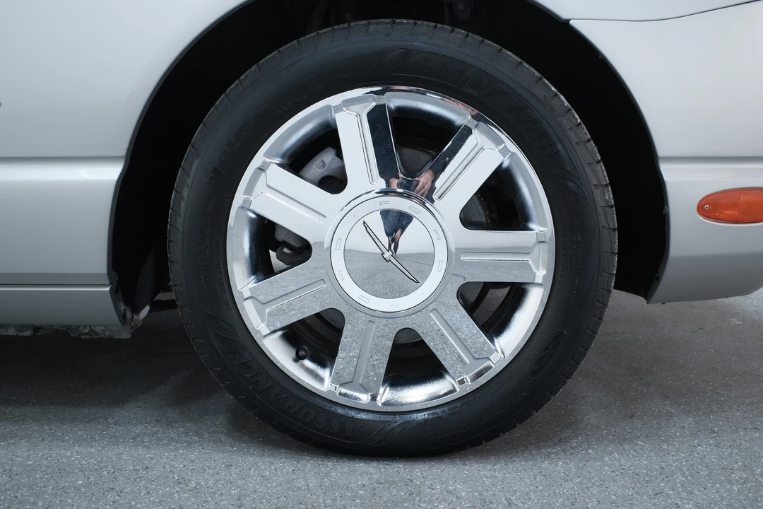 2004 Ford Thunderbird 11th Gen - Image 15 of 21