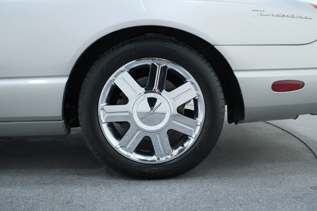 2004 Ford Thunderbird 11th Gen - Image 13 of 21
