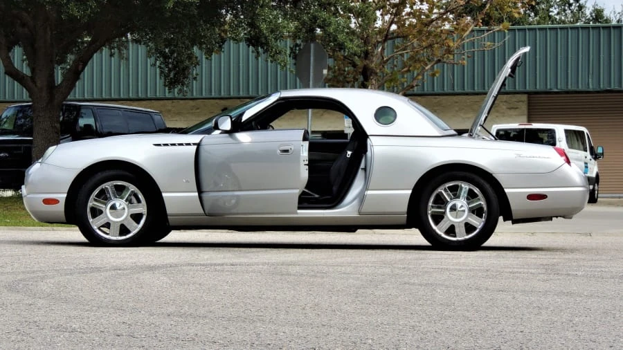 2004 Ford Thunderbird 11th Gen - Image 19 of 31
