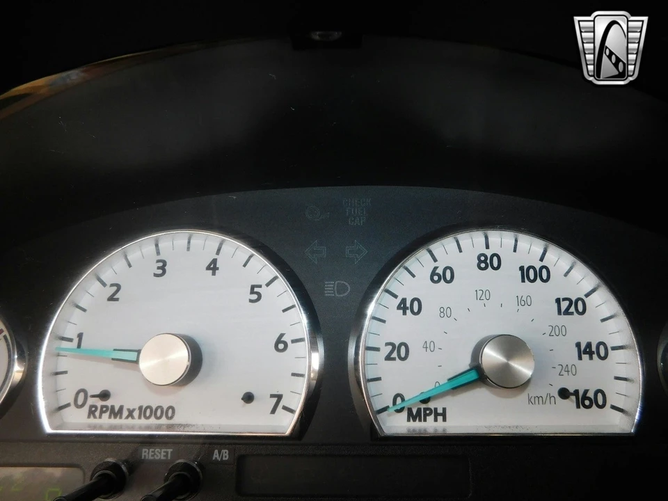 2004 Ford Thunderbird 11th Gen - Image 14 of 21