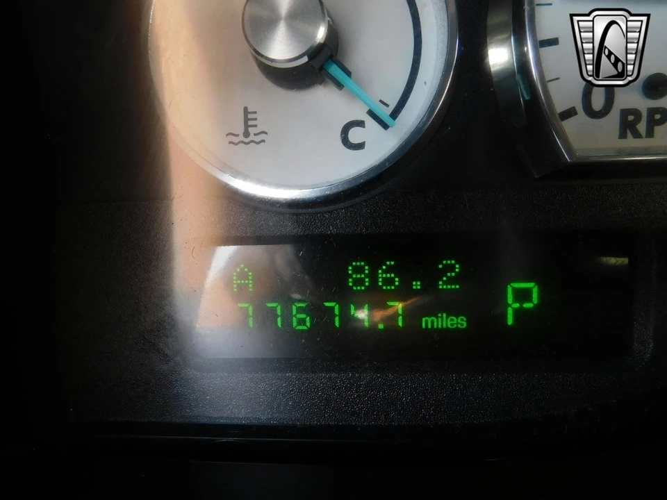 2004 Ford Thunderbird 11th Gen - Image 15 of 21