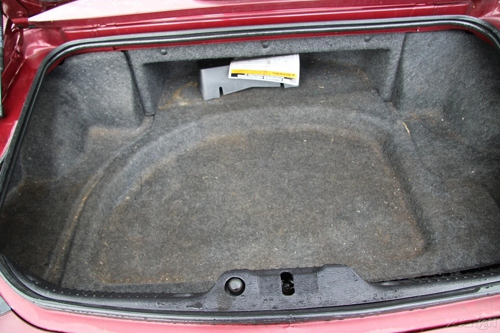 2004 Ford Thunderbird 11th Gen - Image 19 of 21