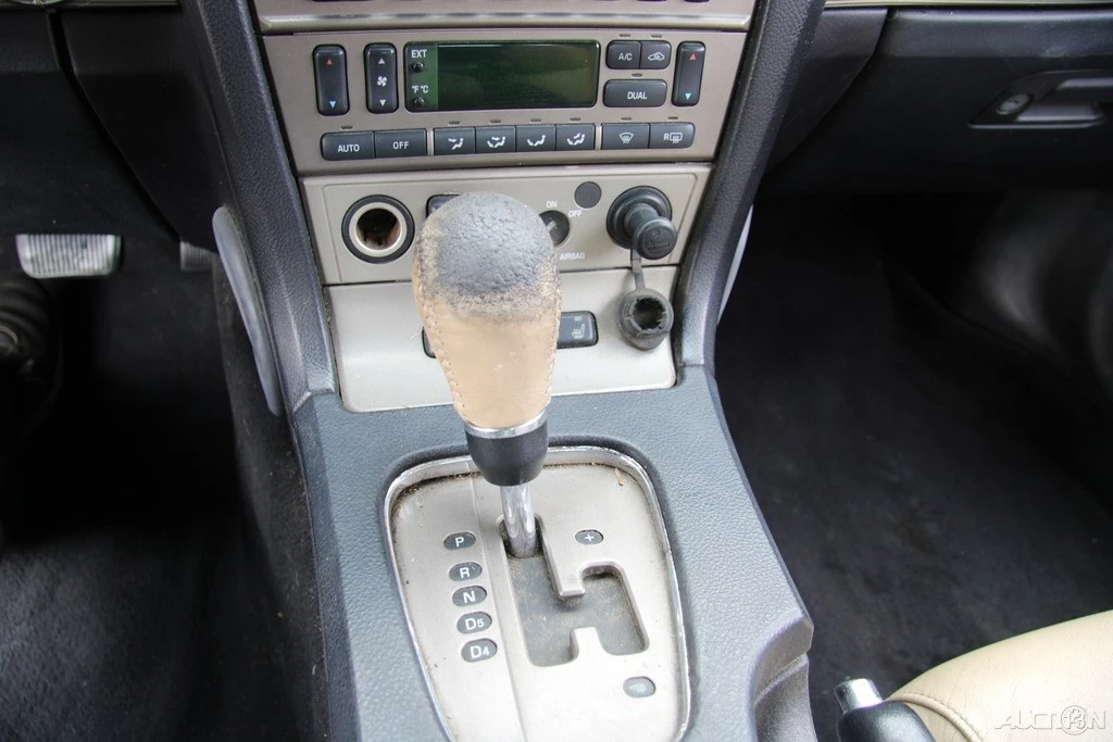 2004 Ford Thunderbird 11th Gen - Image 17 of 21